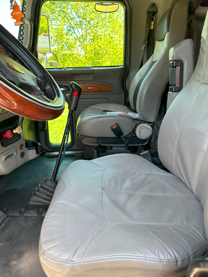 2009 PETERBILT 386 - Image 13